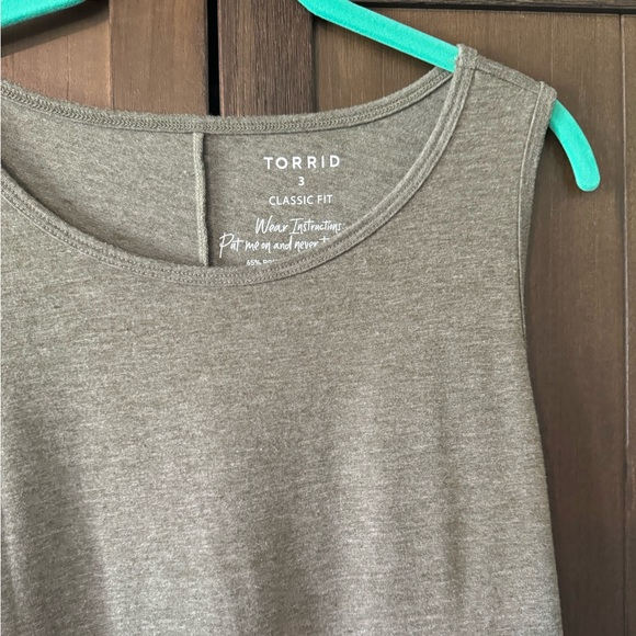 TORRID✨Green Classic Fit Tank - Picture 2 of 5